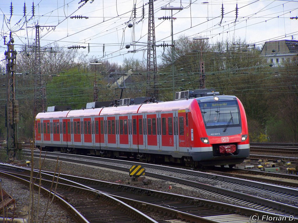 422 007/507 als S9 nach Bottrop bei der Einfahrt von Essen Hbf am 10. April 2010.