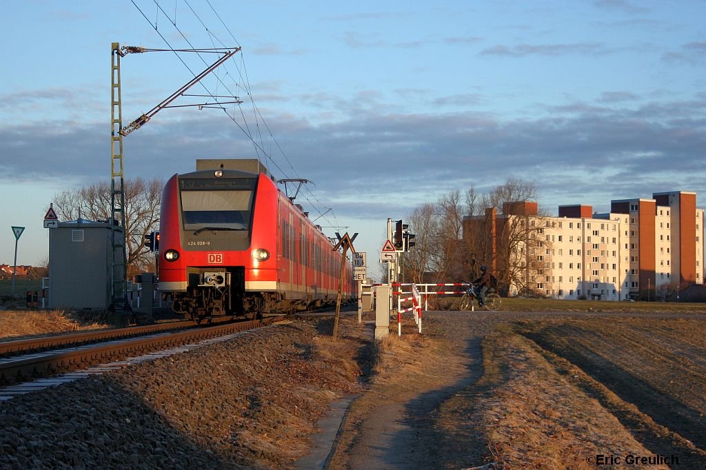 424 028 mit einer S2 am 5.3.10 bei Kirchdorf.