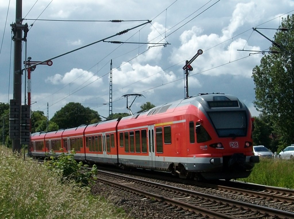 429 030 passierte als RE 33216 Sassnitz-Rostock das Blocksignal  B  von Rambin.