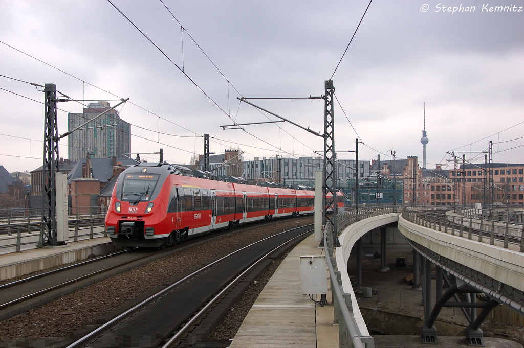 442 330-7  Dessau-Rolau  als RE7 (RE 18719) von Wnsdorf-Waldstadt nach Dessau Hbf, bei der Einfahrt in den Berliner Hbf. 05.04.2013