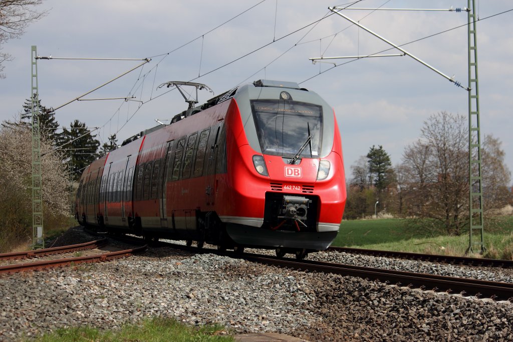 442 742 und 442 246  Franken Thringen Express  der S- Bahn Nrnberg bei Redwitz am 17.04.2012.