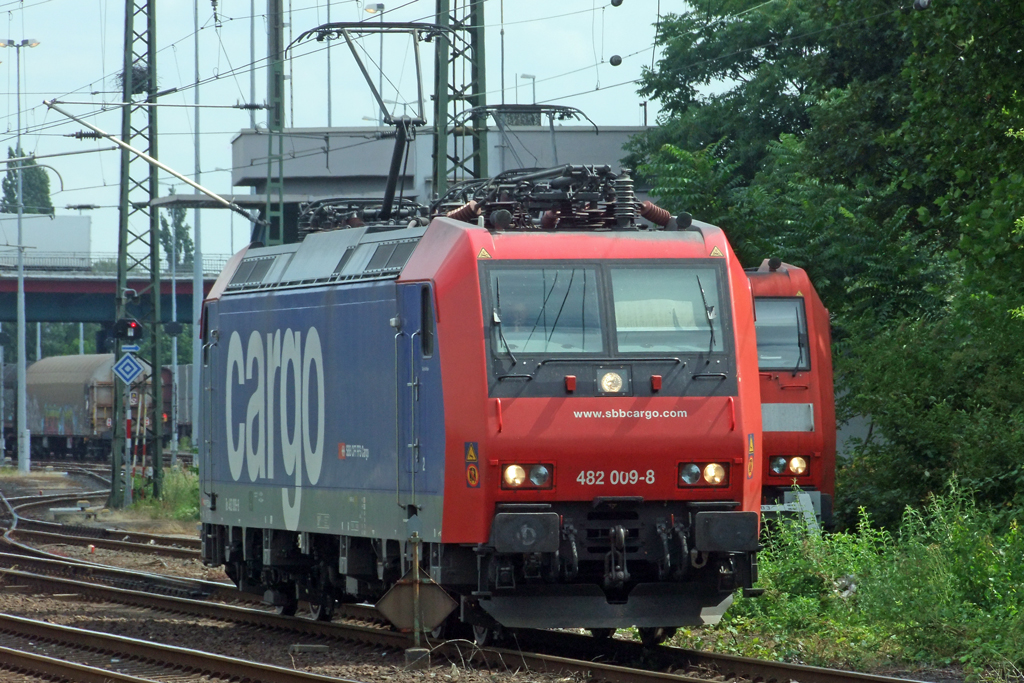 482 009-8 in Duisburg-Rheinhausen 14.7.2010