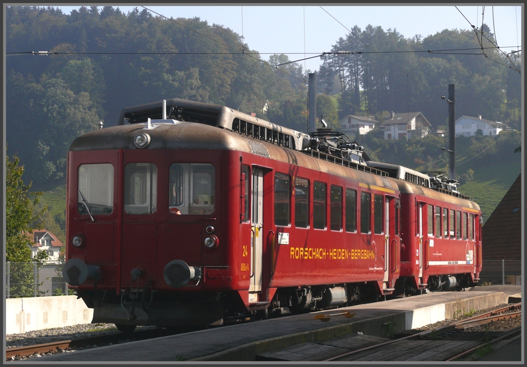 5 Stunden spter zeigen sich die Triebwagen 24 und 23 im Sonnenlicht. Heiden (29.09.2011)