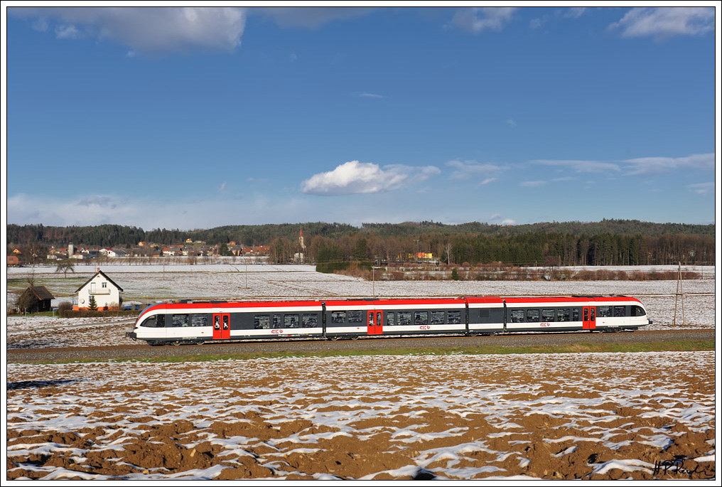 5063 005 als R 8592 von Wies-Eibiswald nach Graz Hbf. am 12.12.2010 kurz vor dem Bahnhof St. Martin-Bergla aufgenommen. Zur info: Am Sonntag verkehrt kein Zug ber den Neubauabschnitt der Koralmbahn.