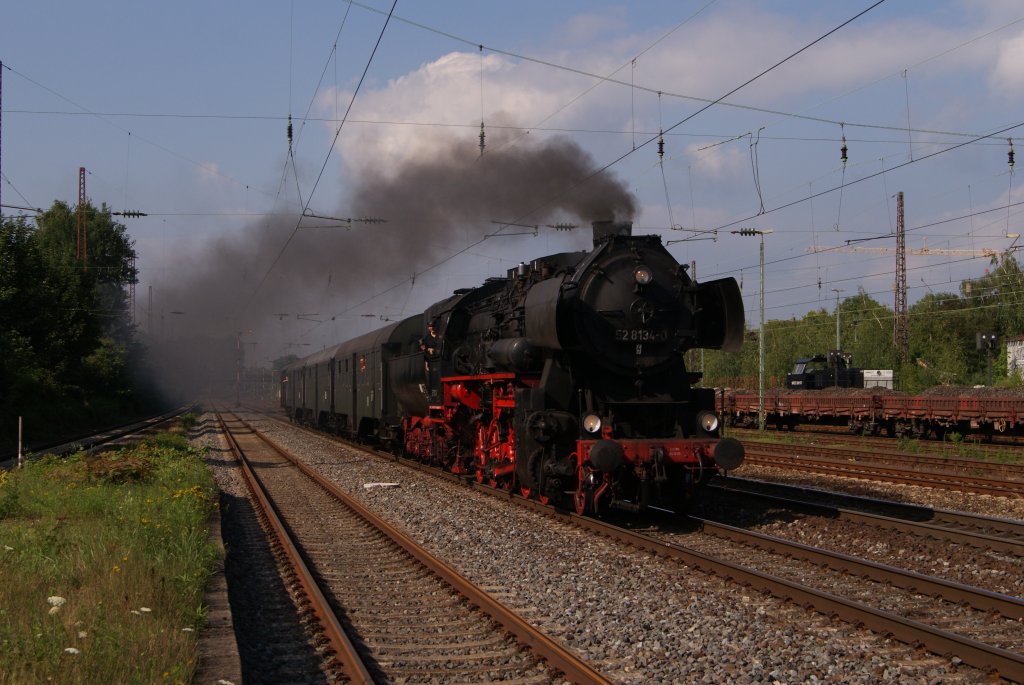 52 8134-0 mit einem Sonderzug nach Siegen in Dsseldorf-Rath am 26.06.2011