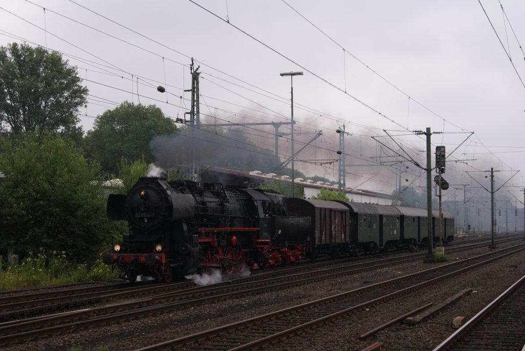 52 8134 mit einem Sonderzug nach Duisburg in Dsseldorf-Eller am 26.06.2011