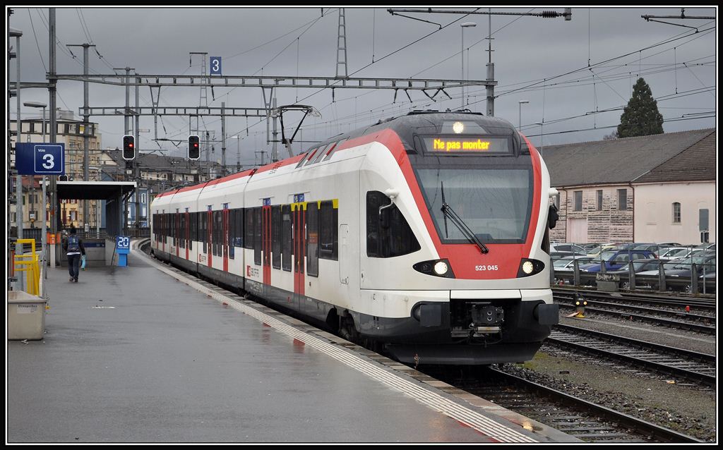 523 045 in Yverdon-les-Bains. (19.12.2012)