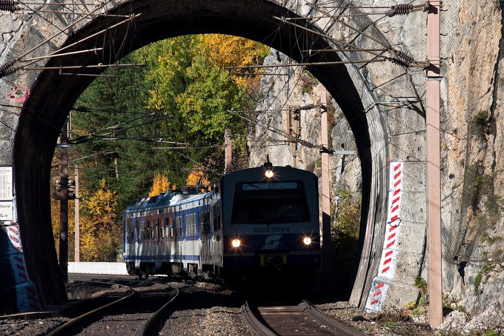 6020 203 im kleinen Krausel Tunnel, am 22.10.2012.