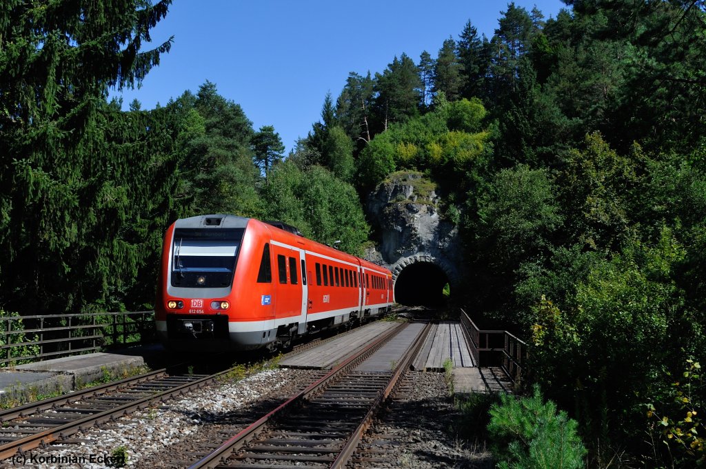 612 654 als RE 3414 aus Bayreuth Hbf nach Nrnberg Hbf bei Velden (b. Hersbruck), 18.08.2012