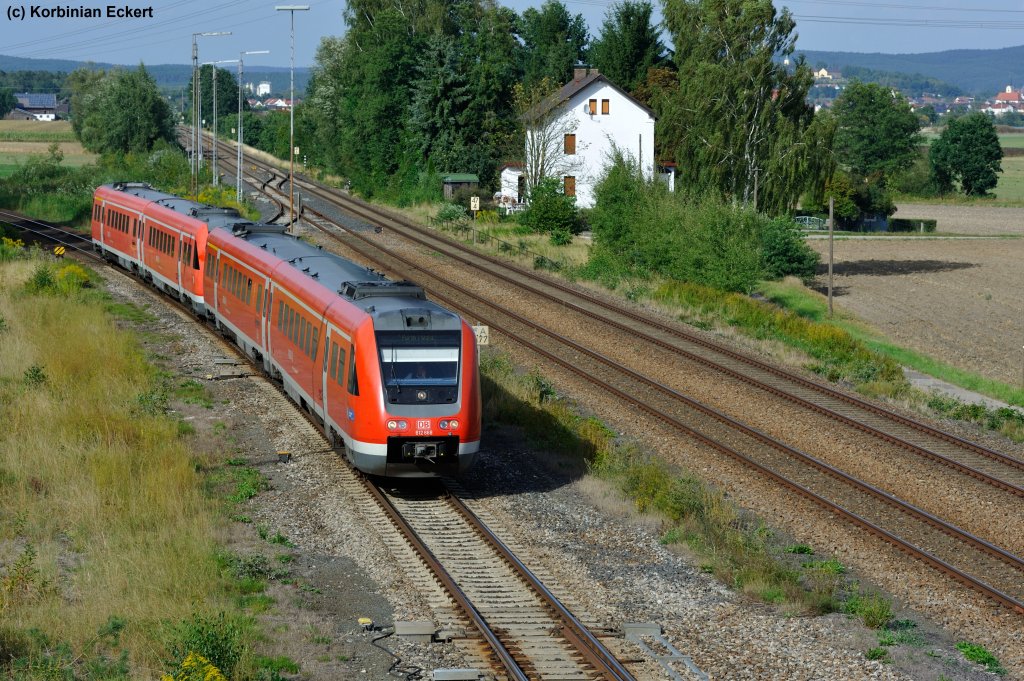 612 668 mit RE 3589 aus Nrnberg Hbf nach Furth im Wald beim Abzweig Irrenlohe, 21.08.2012