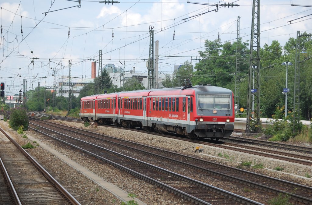 628 560 + 628 xxx als Lr nach Mnchen Ost. Von dort geht es weiter nach Mhldorf. 30.07.2010,Mnchen-Heimeranplatz