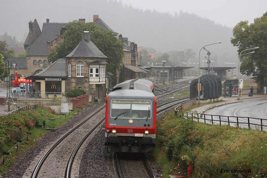 628 619 mit der RB Goslar-Braunschweig am 31.07.2011 kurz nach dem Verlassen des Bahnhofes Goslar.