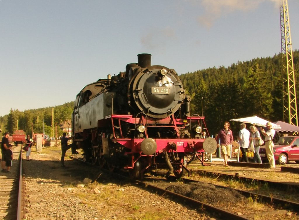 64 419 steht am 11.8.12 in Seebrugg.
Das betreten der Gleisanlagen war ERLAUBT!
(Nur damit das nicht wieder als Ablehnungsgrund genannt wird)