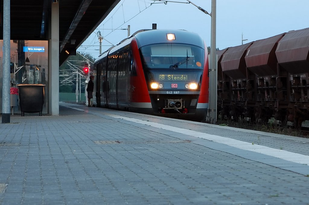 642 687 als RB 36718 nach Stendal in Rathenow. 22.09.2010