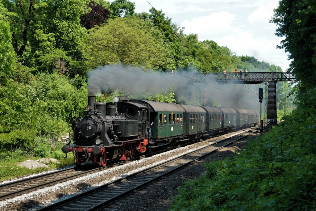 70 083 am 27.05.12 mit den Mnchner Stadtrundfahrten am Nockherberg