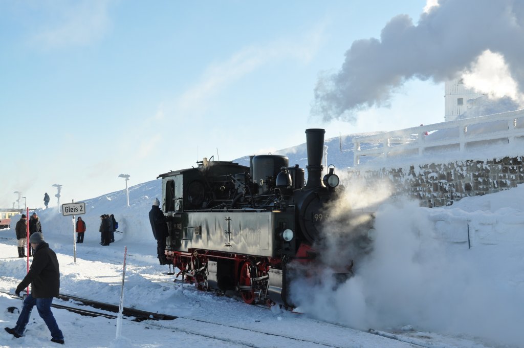 ‎99 5902 beim Rangieren auf dem Brockenbahnhof (11.02.2012)