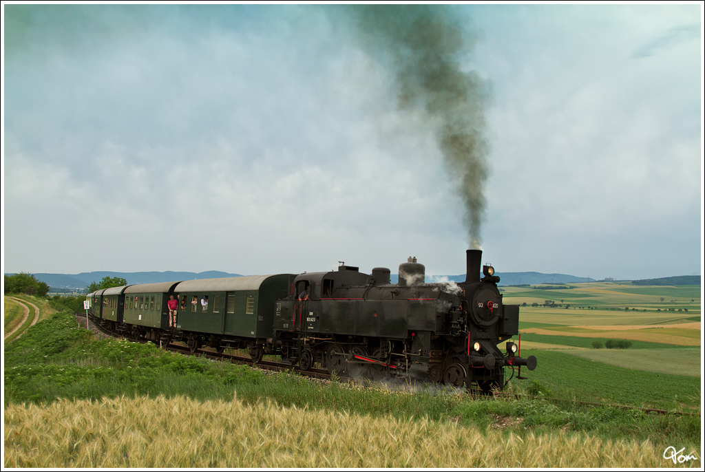 93.1420 vom  Verein Neue Landesbahn  fhrt mit Nostalgie Express  Leiser Berge  von Korneuburg nach Ernstbrunn. 
Mollmannsdorf 23.6.2012 

