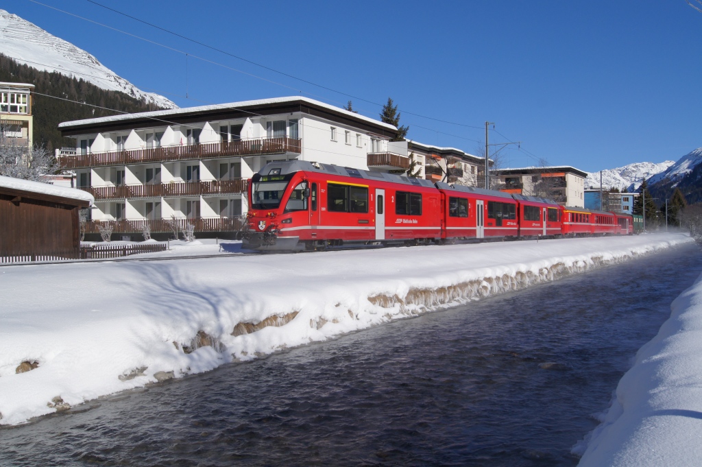 ABe 8/12 3501 nhert sich am 5.1.11 Davos Platz.