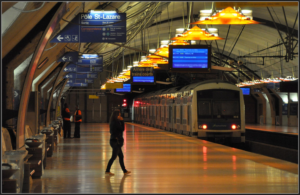 Abfahrt - Impression aus der Station  Haussmann - Staint-Lazare . 

18.07.2012 (J)