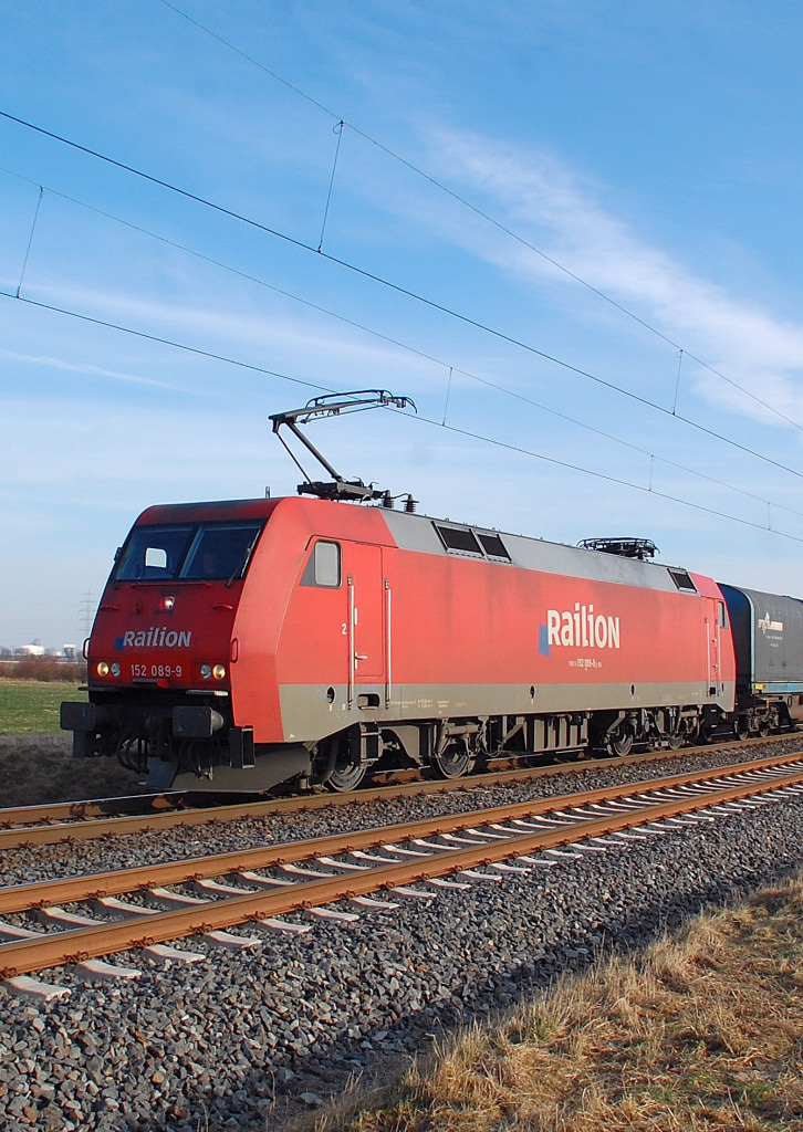 Als Zugmaschine des Northeimer ist die 152 089-9 am Sonntagnachmittag angetreten den Zug nach Niedersachsen zu ziehen. 5.2.2012