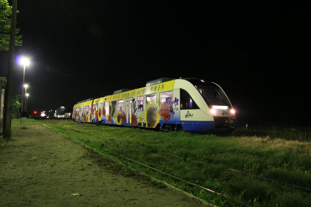 Am 16.10.2006 steht VT 706 der OLA im Bahnhof von Plate an der Strecke Rehna Schwerin Parchim.