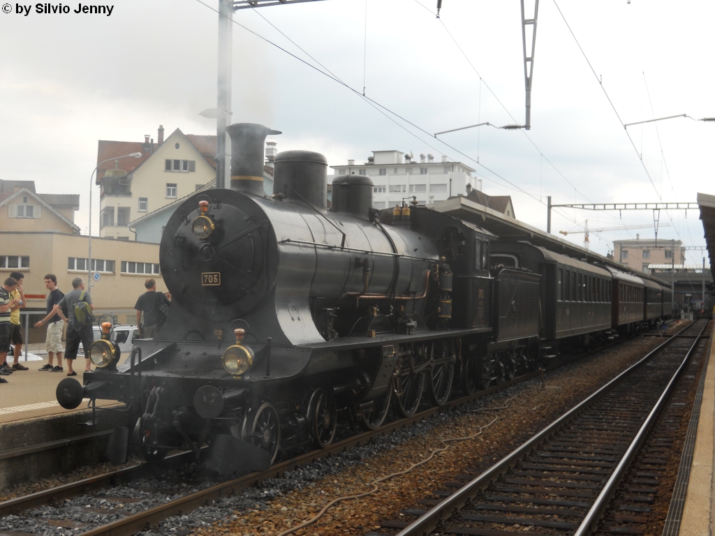 Am 17.7.2010 organisierte RailAWay die Sommerreise an den Bodensee, mit der SBB Historic A 3/5 705. Die dazumal bei ihrer Ablieferung im Jahre 1902 die schnellste Dampflok der Schweiz war.