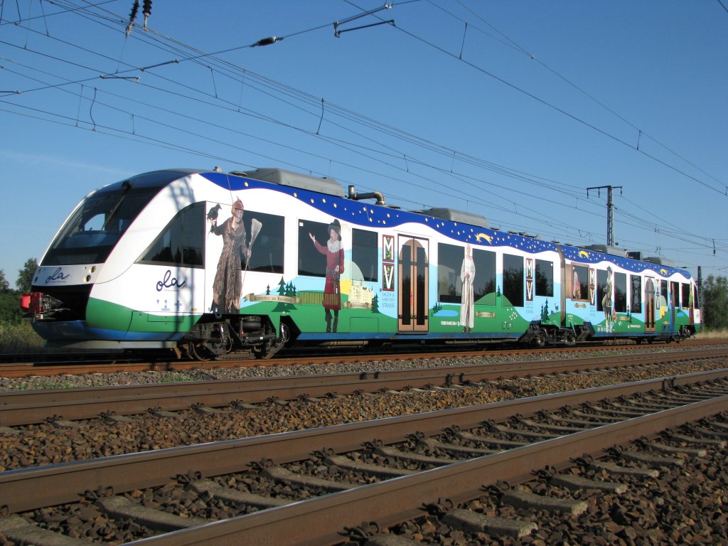 Am 20.07.2010 durchfhrt VT 702 der OLA den Bahnhof Schwerin Grries auf den Weg nach Crivitz