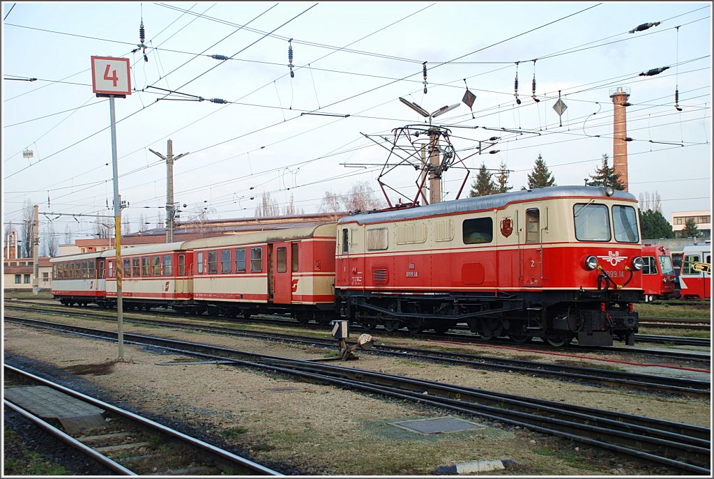 Am 22. November 2009 wartete die 1099.14 mit dem Nostalgie-Wappen am Alpenbahnhof auf ihre nchsten Einstze. Wahrschein wird sie den letzen Zug nach Mariazell (R 6815) bespannen.