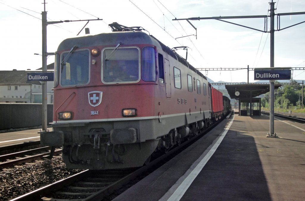 Am 25.08.10 durchfhrt die Re 6/6 11641  Moutier  mit einem GZ Dulliken.