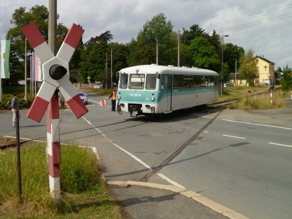 Am 25.08.12 fuhr die Wiesentatalbahn wieder. Mit 772 155-8, hier bei der Ausfahrt in Mhltroff Richtung Schnberg/V.