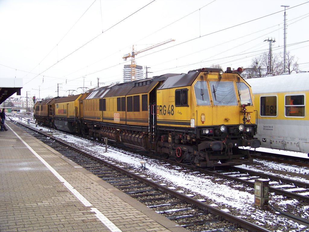 Am 26.11.2010 steht der Schienenschleifzug RG48 in Ulm HBF