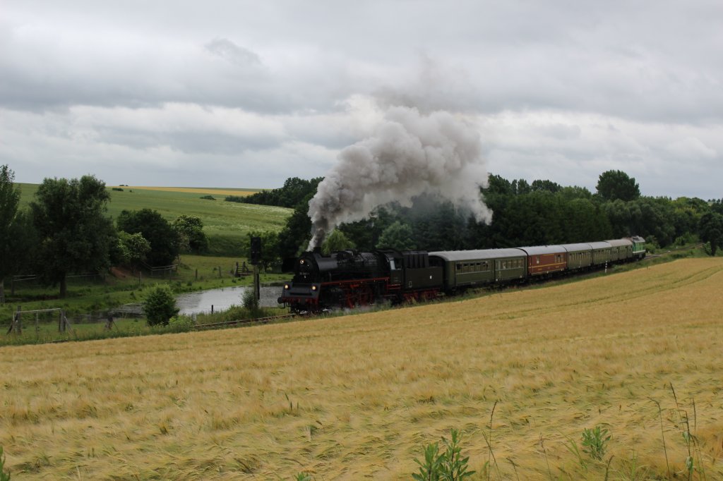 Am 29.06.13 war bei der Wismut Tag der offenen Tr. Hier die 35 1097 und V300 002 mit dem Sonderzug in Frankenau. Der Zug pendelte von Lichtenberg nach Kayna und zurck.