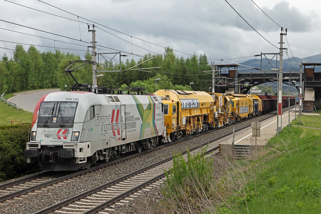 Am 6.05.2013 kam die 1116 130 (Frontrunner) beim Gterzug 55555 von St.Michael nach Villach zum Einsatz. Das Bild entstand in der ehemaligen Haltestelle Spielberg.