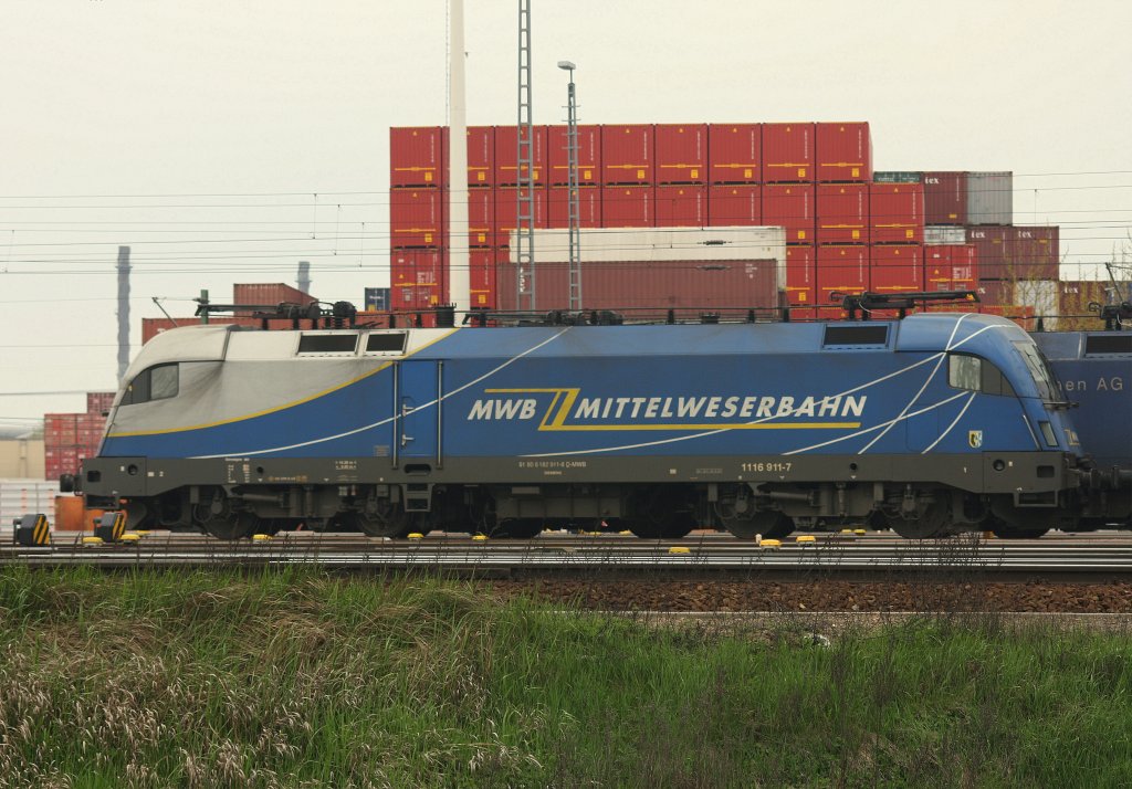 Am Hamburger Hafen stand am 22.04.12 die 1116 911-7 der Mittelweserbahn.