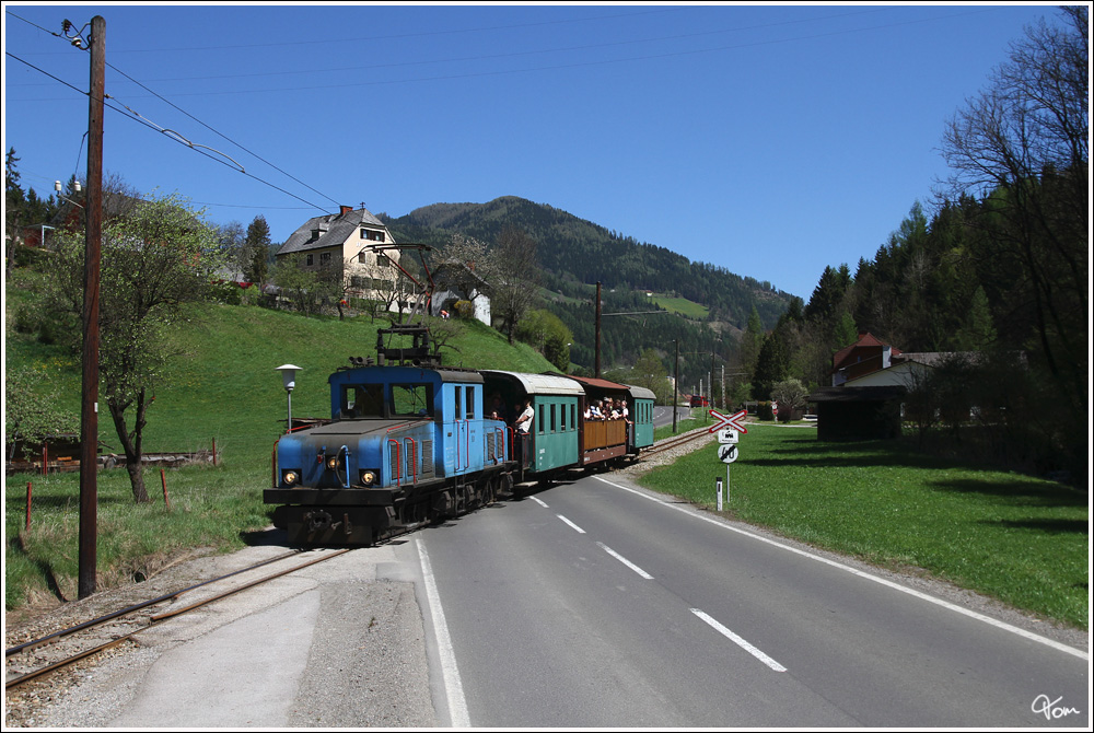 Anlsslich der Ausstellungserffnung „175 Jahre Eisenbahn in sterreich“ in Mixnitz, gab es am 28.4.2012 zwei Sonderzge mit der Lok E3 auf der Breitenauerbahn. 
Breitenau St.Jakob 