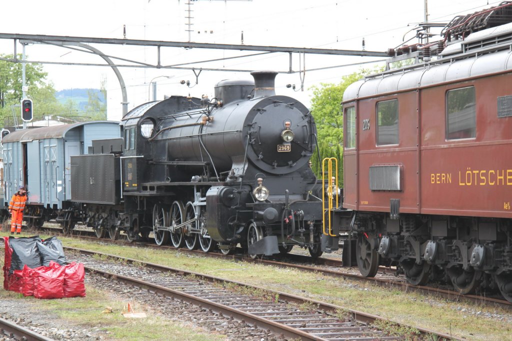 Arbon Classics 2012.Die nicht betriebsfhige Dampflok  Elefant  C 5/6 Nr.2958(Eurovapor,Sulgen)am 05.05.12 in Arbon.Sie tauschte ihren Kessel mit der 2969
(vorne an der Rauchkammer sieht man schon ihre Nummer)die in Sulgen z.Zt.betriebsfhig aufgearbeitet wird.05.05.12