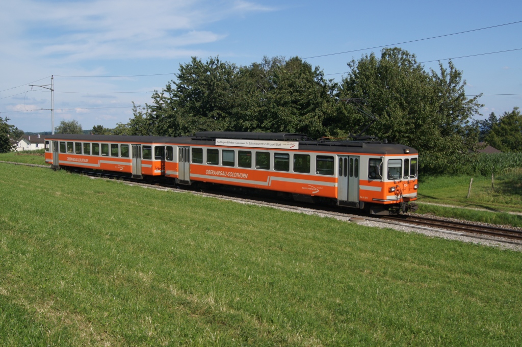 Auch die Tage der Be 4/4 Pendelzge sind gezhlt, sie werden demnchst durch weitere  STAR -Triebzge abgelst. Am 2.7.11 verlsst der Be 4/4 104 gemeinsam mit dem Bt 154 Wiedlisbach auf der Fahrt Richtung Solothurn.