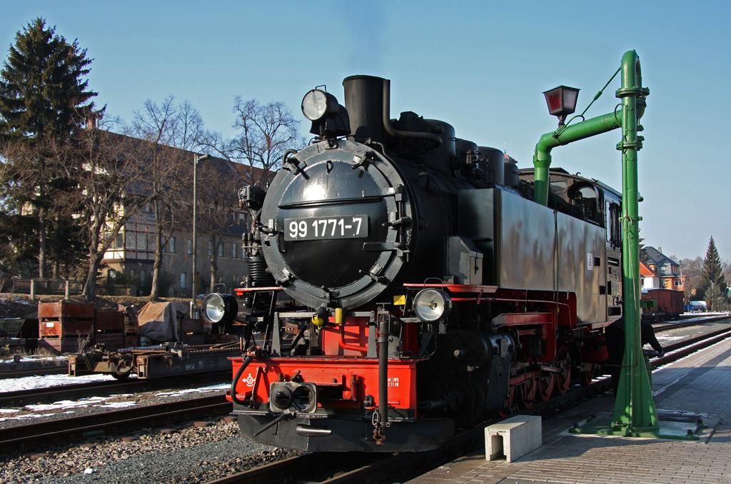  Auf halber Strecke  gibts nochmal Wasser fr die Lok, im Bahnhof Dippoldiswalde.