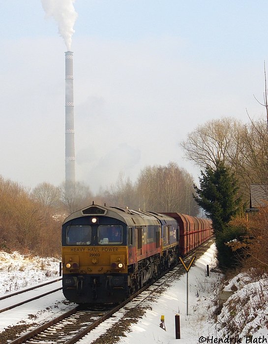 Aufgrund meiner Unwissenheit entstand am 23.01.2010 in Chemnitz-Borna nur dieser Notschuss der beiden Class 66 29003 und 29004 der HHPI. Das linke Streckengleis ist zur Zeit fr den Verkehr gesperrt. Das htte man frher wissen mssen ;)