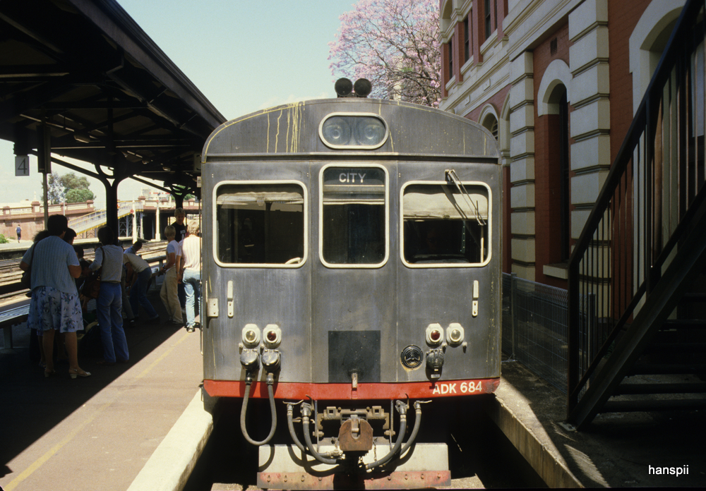 Australien / Bild ab Dia - S-Bahn im Bahnhof von Perth in November 1984