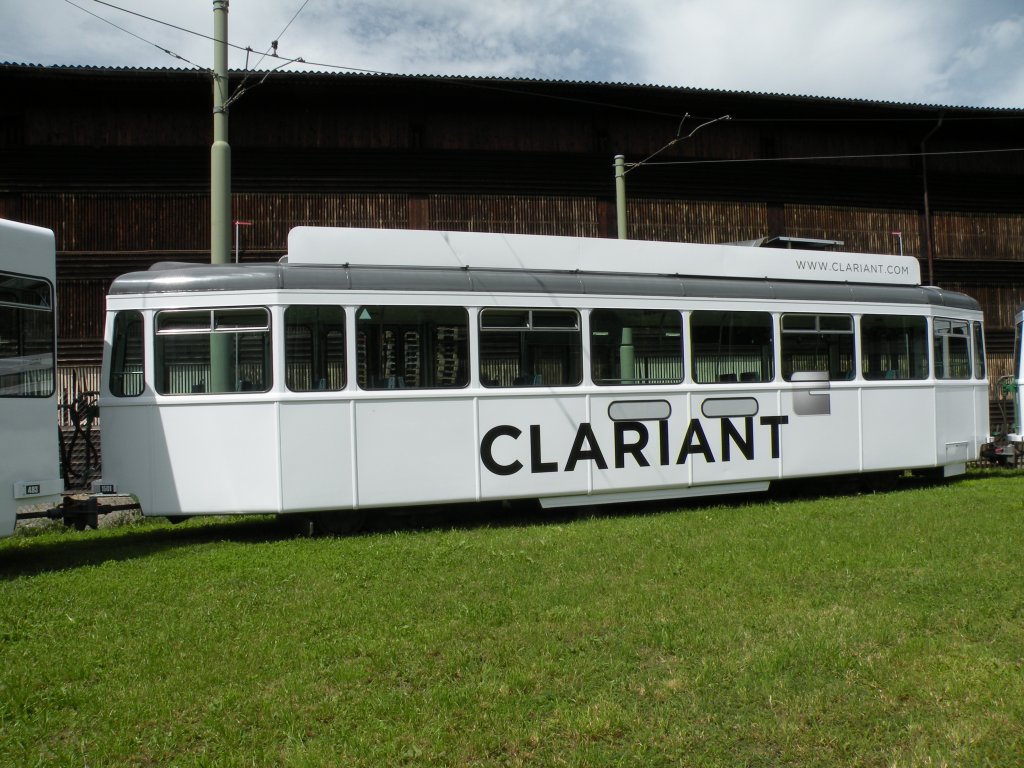 B4S mit der Betriebsnummer 1501 und der Vollwerbung fr die Firma Clariant auf der Linie 14 in der Schlaufe in Pratteln. Die Aufnahme stammt vom 18.07.2012.