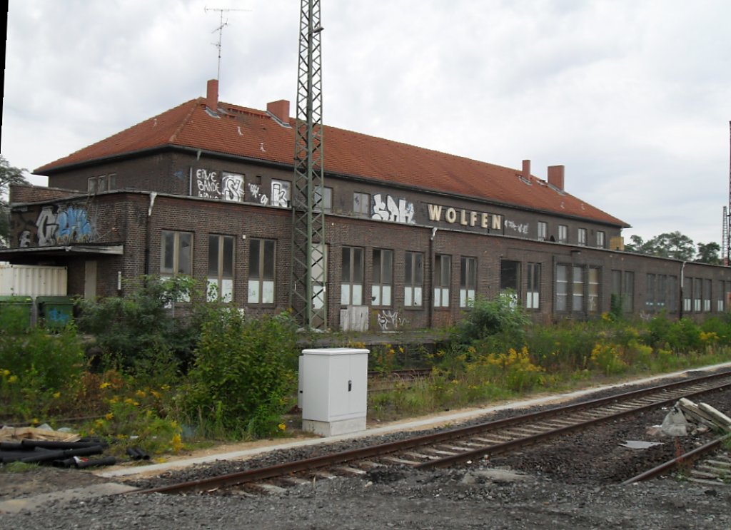 Bahnhofsgebude von der Gleisseite gesehen