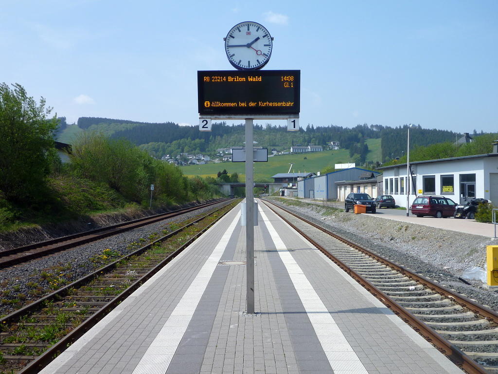 Bahnsteige 1+2. Willingen, 30.04.2011.