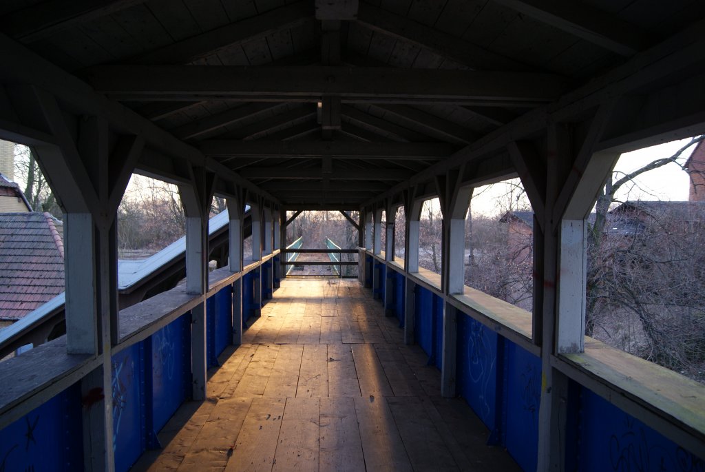 Bahnsteigsberfhrung im Bahnhof Deuben,10.02.2011