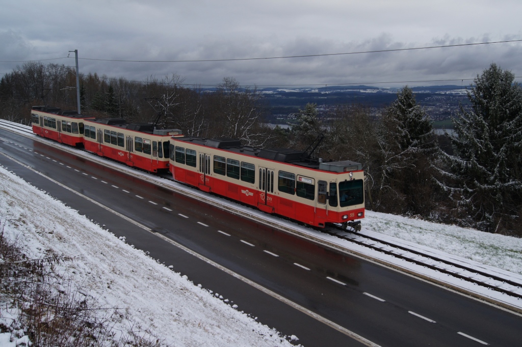 Be 4/4 55, Be 4/4 57 und Be 4/4 58 fahren am 17.12.11 von Scheuren Richtung Neuhaus.