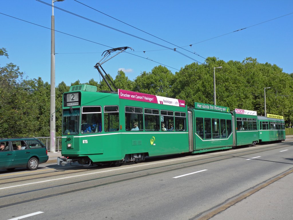 Be 4/6 S mit der Betriebsnummer 675 fhrt zur Haltestelle Zoo Dorenbach auf der Linie 2. Die Aufnahme stammt vom 04.09.2010.