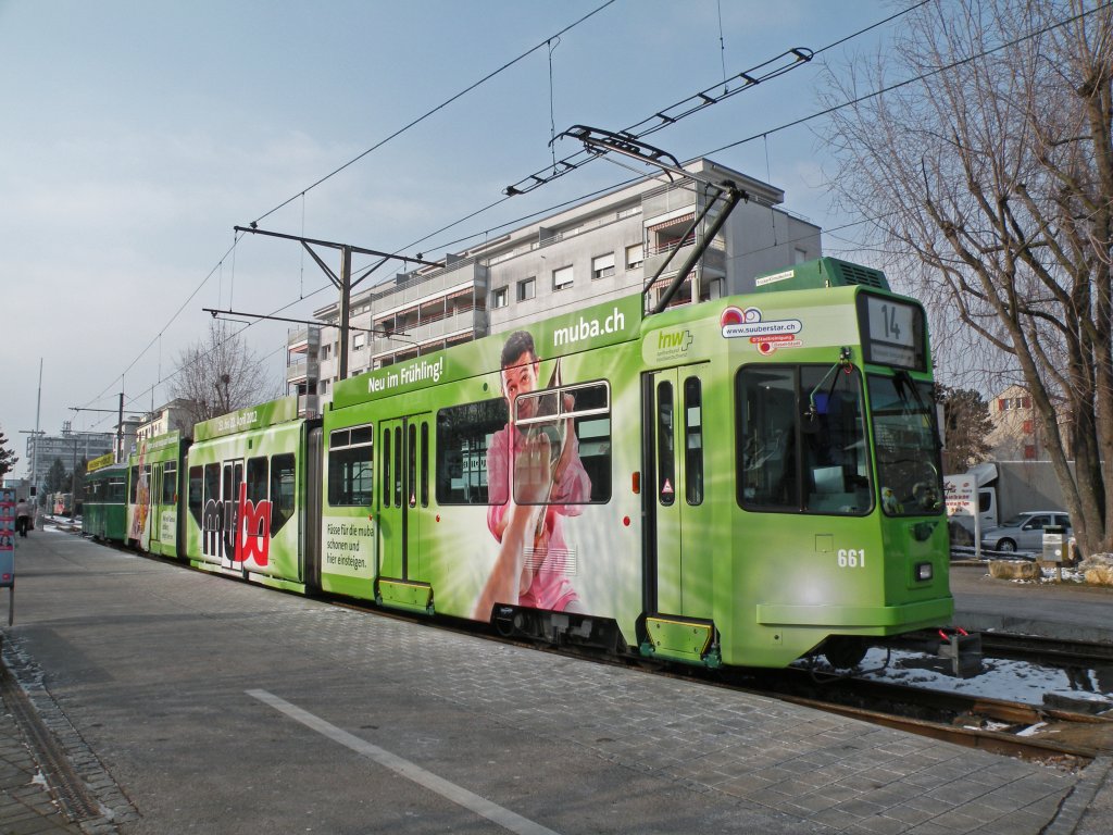 Be 4/6S mit der Betriebsnummer 661 und der MUBA Vollwerbung auf der Linie 14 an der Endstation in Pratteln. Die Aufnahme stammt vom 08.02.2012.
 
