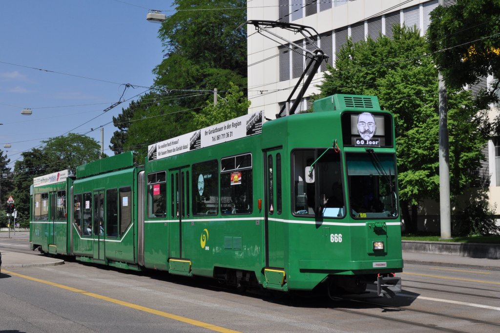 Be 4/6S mit der Betriebsnummer 666 geht auf eine Extrafahrt. Hier sehen wir den Wagen bei der Haltestelle Ciba. Die Aufnahme stammt vom 16.06.2012.