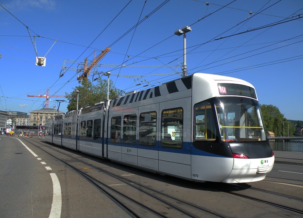 Be 5/6 Cobra mit der Betriebsnummer 3072 der Glattalbahn auf der Linie 10 am  Central. Die Aufnahme stammt vom 23.06.2012.