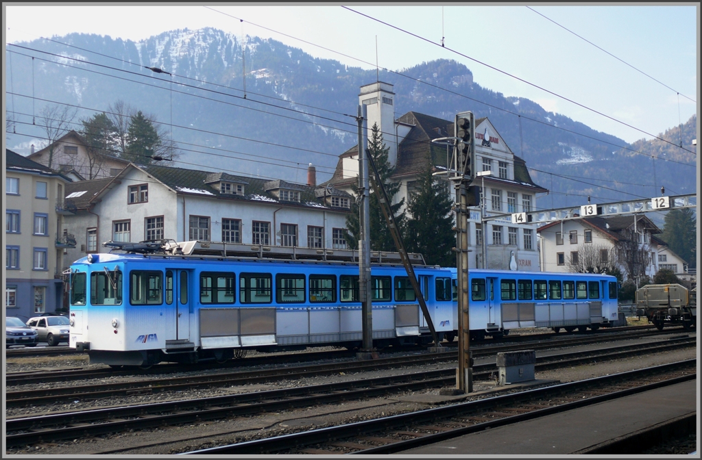 Beh 4/4 15 und Bt stehen abgestellt in Arth-Goldau. (14.02.2011)